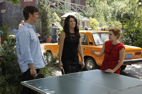 Still of Lauren Graham, Peter Krause and Mae Whitman in Parenthood (2010)