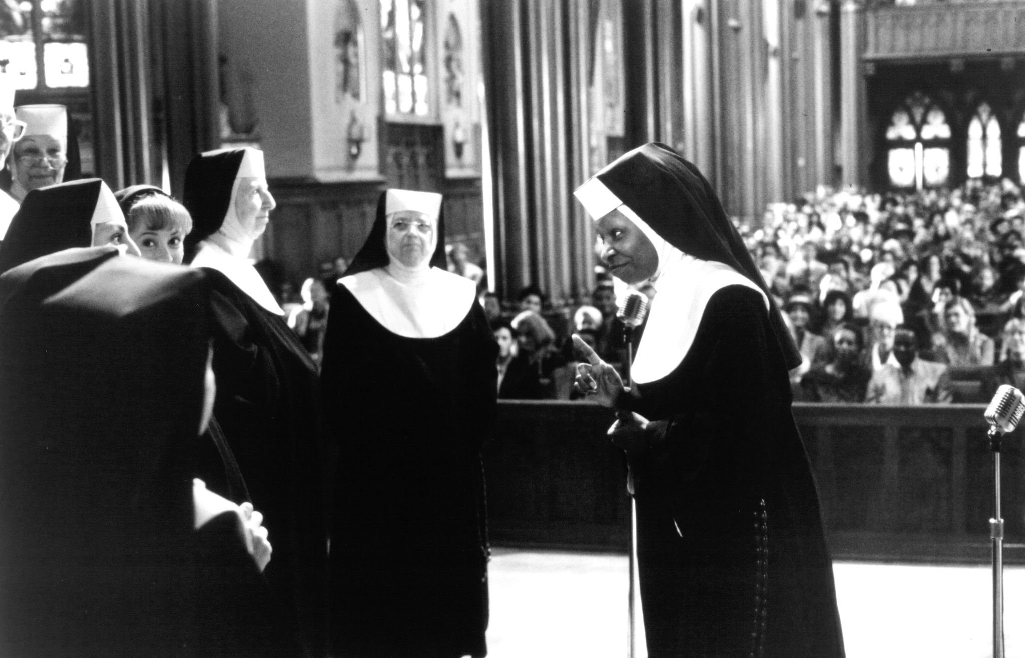 Still of Whoopi Goldberg and Mary Wickes in Sister Act (1992)