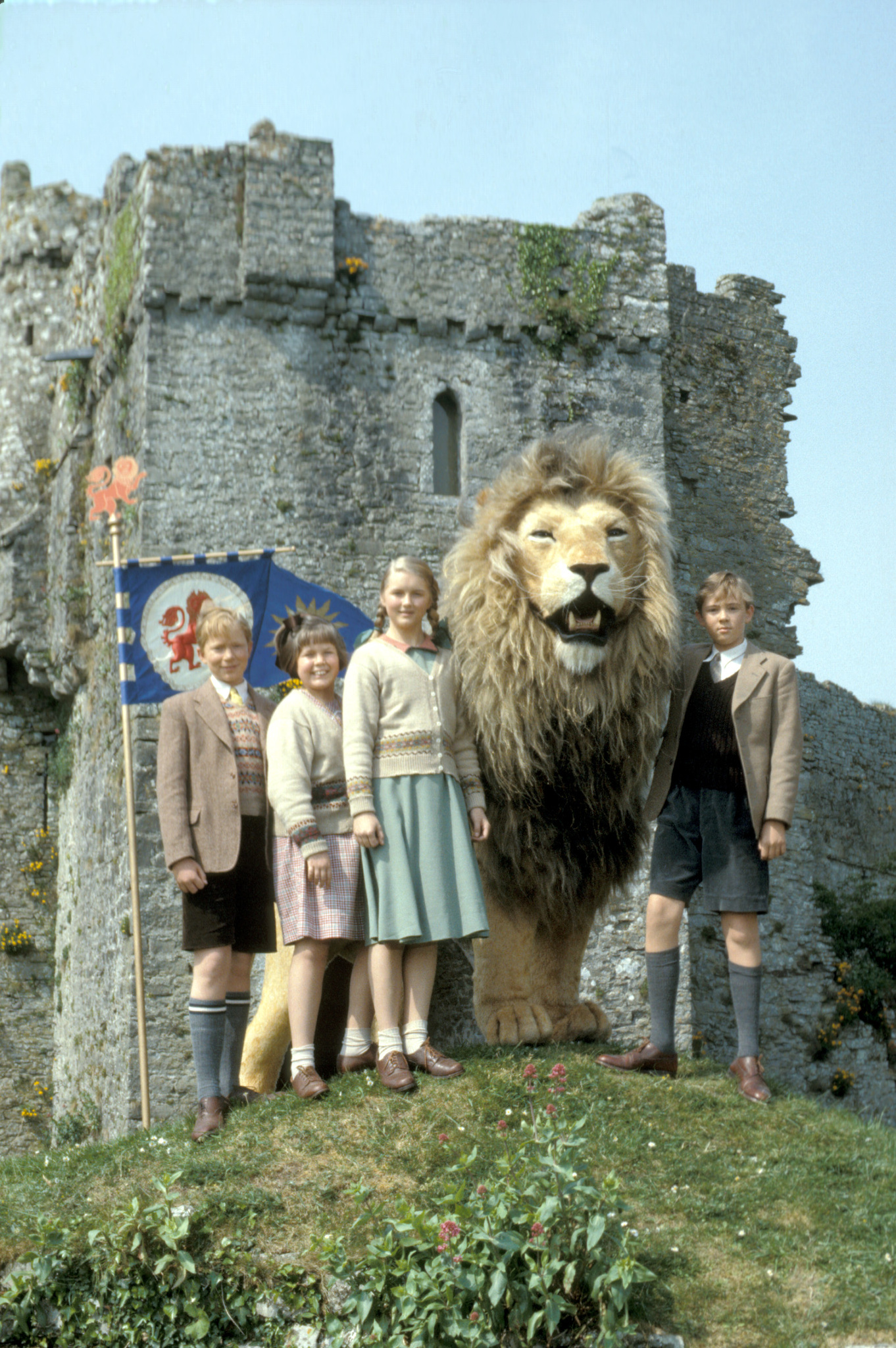 Still of Sophie Cook, Richard Dempsey, Jonathan R. Scott and Sophie Wilcox in The Lion, the Witch, & the Wardrobe (1988)