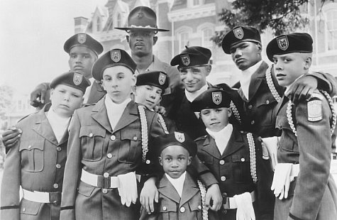 Still of Damon Wayans, Joseph Blaire, Orlando Brown, Peyton Chesson-Fohl, Stephen Coleman, Mark Madison, Steven Martini, Chris Owen and R. Stephen Wiles in Major Payne (1995)