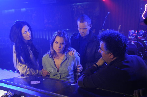 Still of Saul Rubinek, Aaron Ashmore, Ashley Williams and Joanne Kelly in Warehouse 13 (2009)