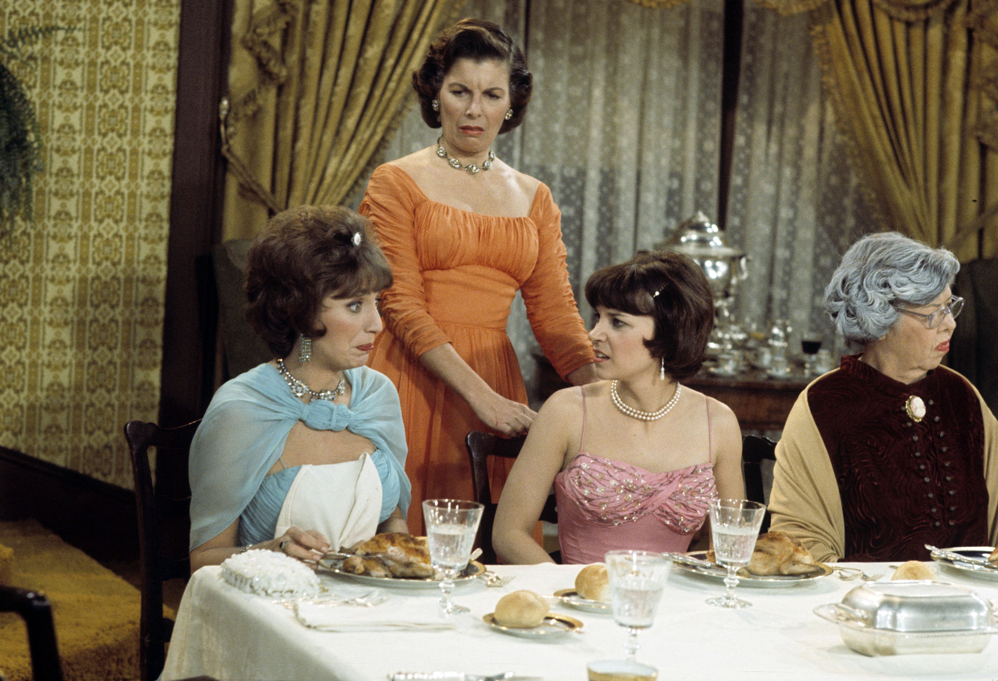 Still of Penny Marshall, Kathryn Ish, Mary Treen and Cindy Williams in Laverne & Shirley (1976)