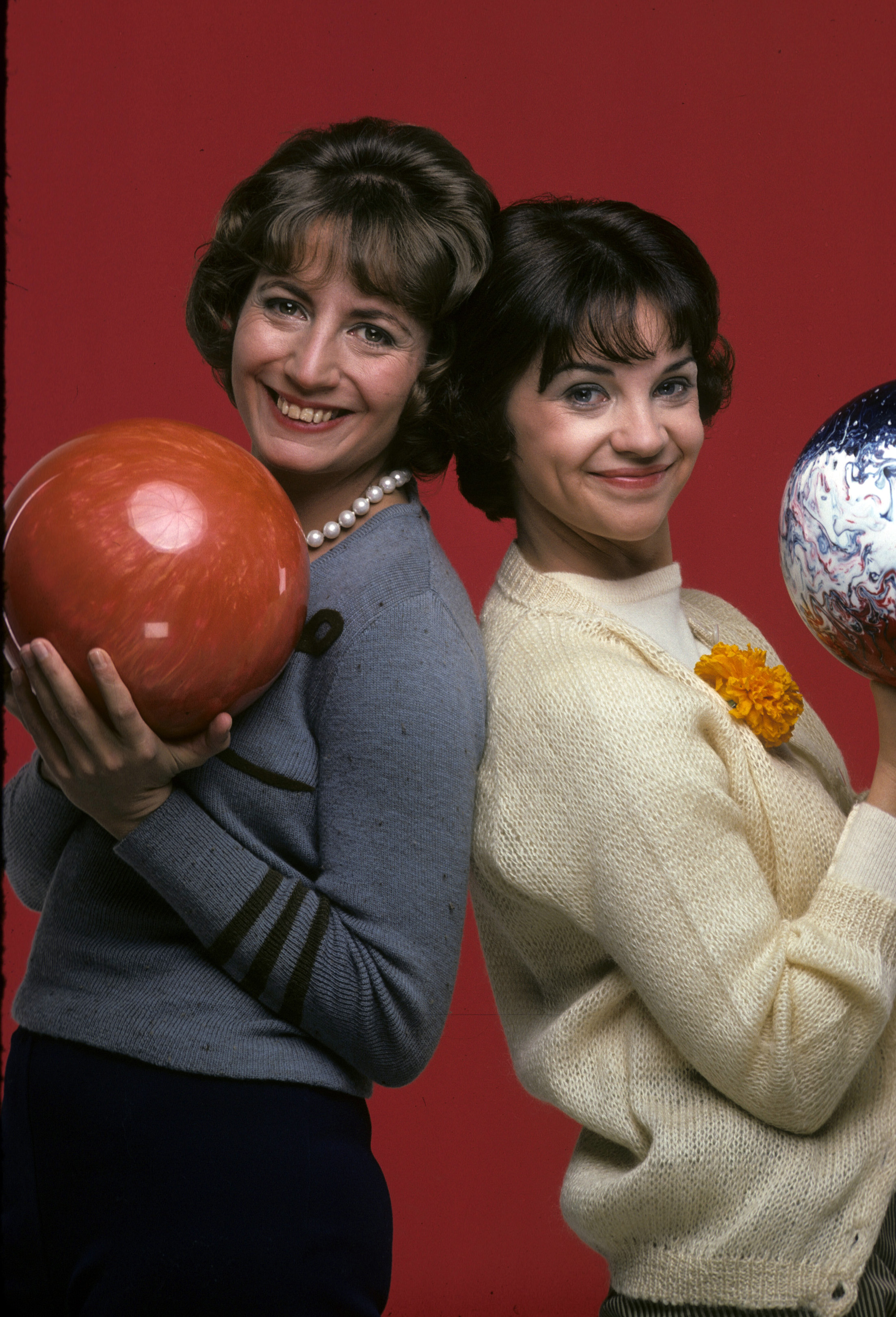 Still of Penny Marshall and Cindy Williams in Laverne & Shirley (1976)