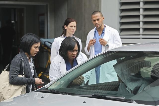 Still of Art Chudabala, Chyler Leigh, Jesse Williams, Chandra Wilson and Jolene Kim in Grei anatomija: Superfreak (2010)