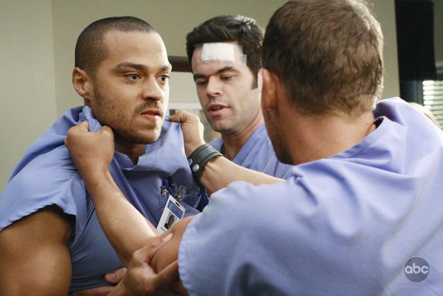 Still of Justin Chambers and Jesse Williams in Grei anatomija (2005)