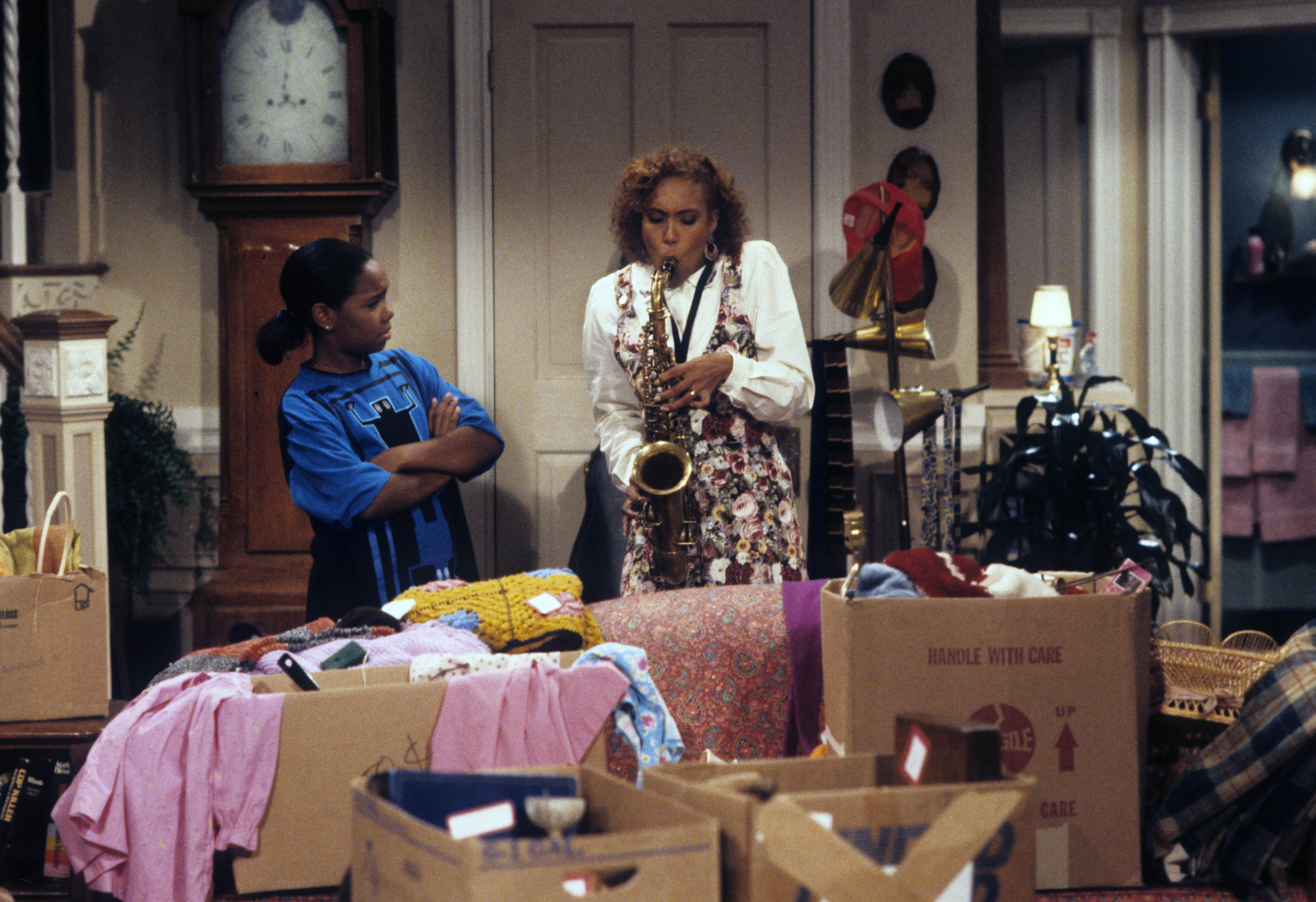 Still of Telma Hopkins and Kellie Shanygne Williams in Family Matters (1989)
