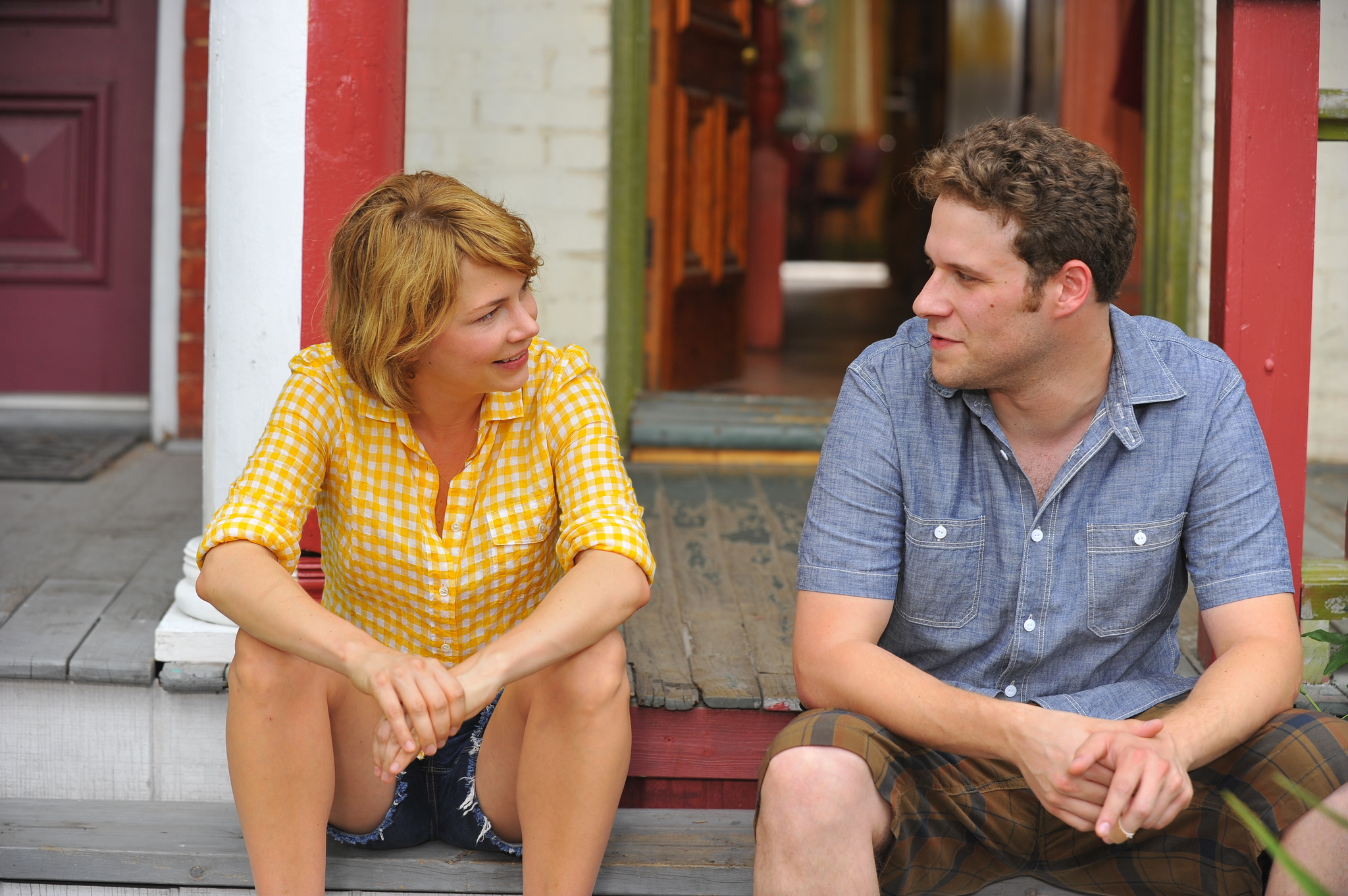 Still of Seth Rogen and Michelle Williams in Take This Waltz (2011)