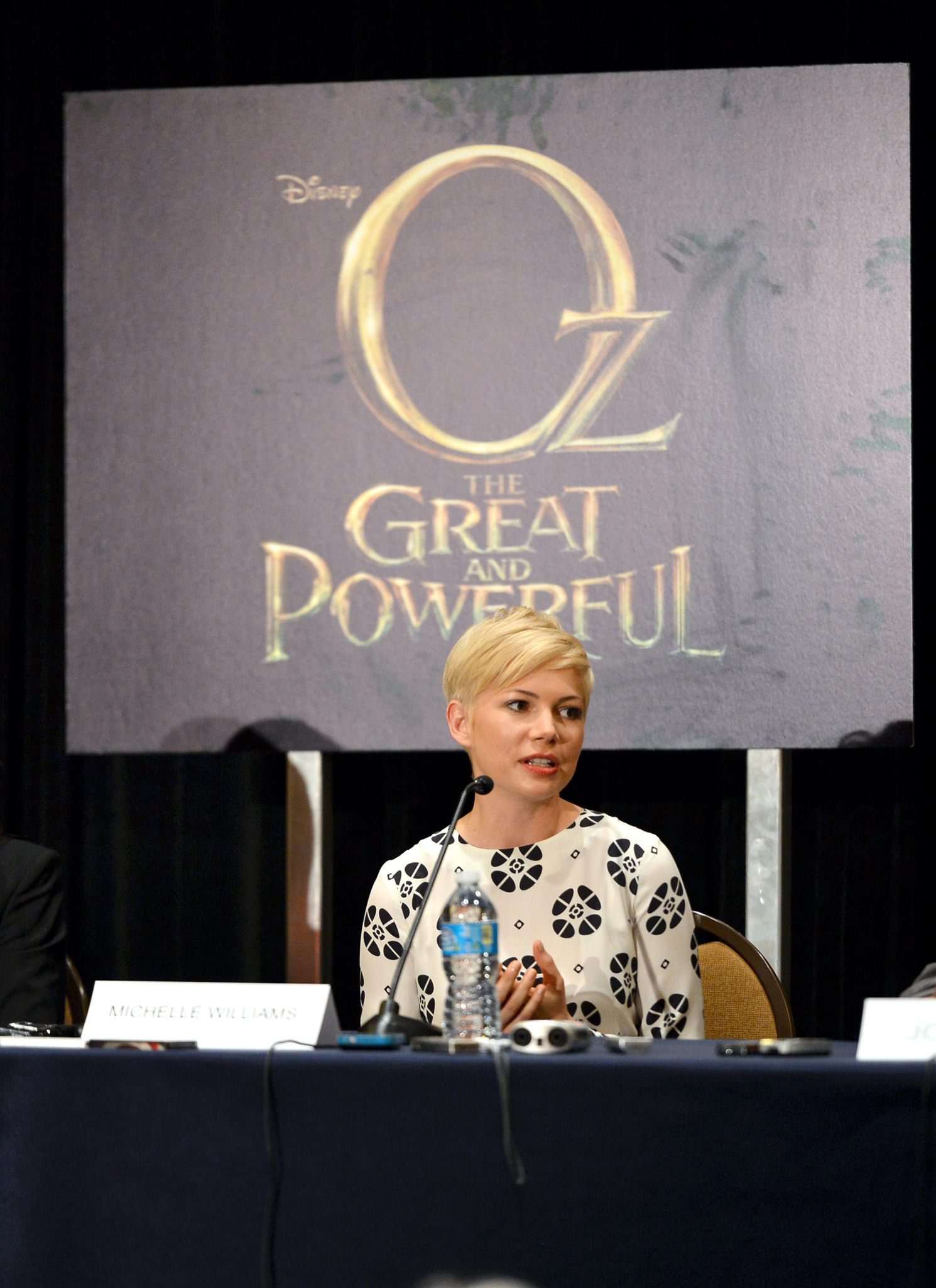 Michelle Williams at event of Ozas: didis ir galingas (2013)