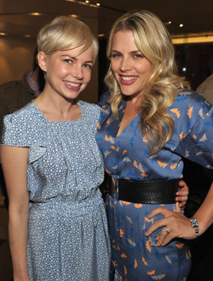 Busy Philipps and Michelle Williams at event of Blue Valentine (2010)