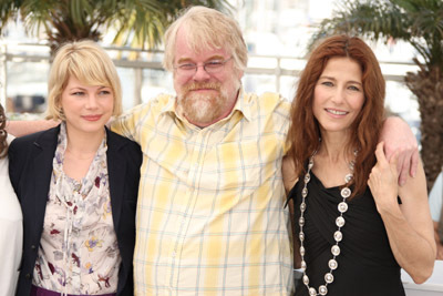 Philip Seymour Hoffman, Catherine Keener and Michelle Williams at event of Synecdoche, New York (2008)