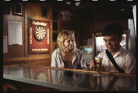 Still of Peter Dinklage and Michelle Williams in The Station Agent (2003)