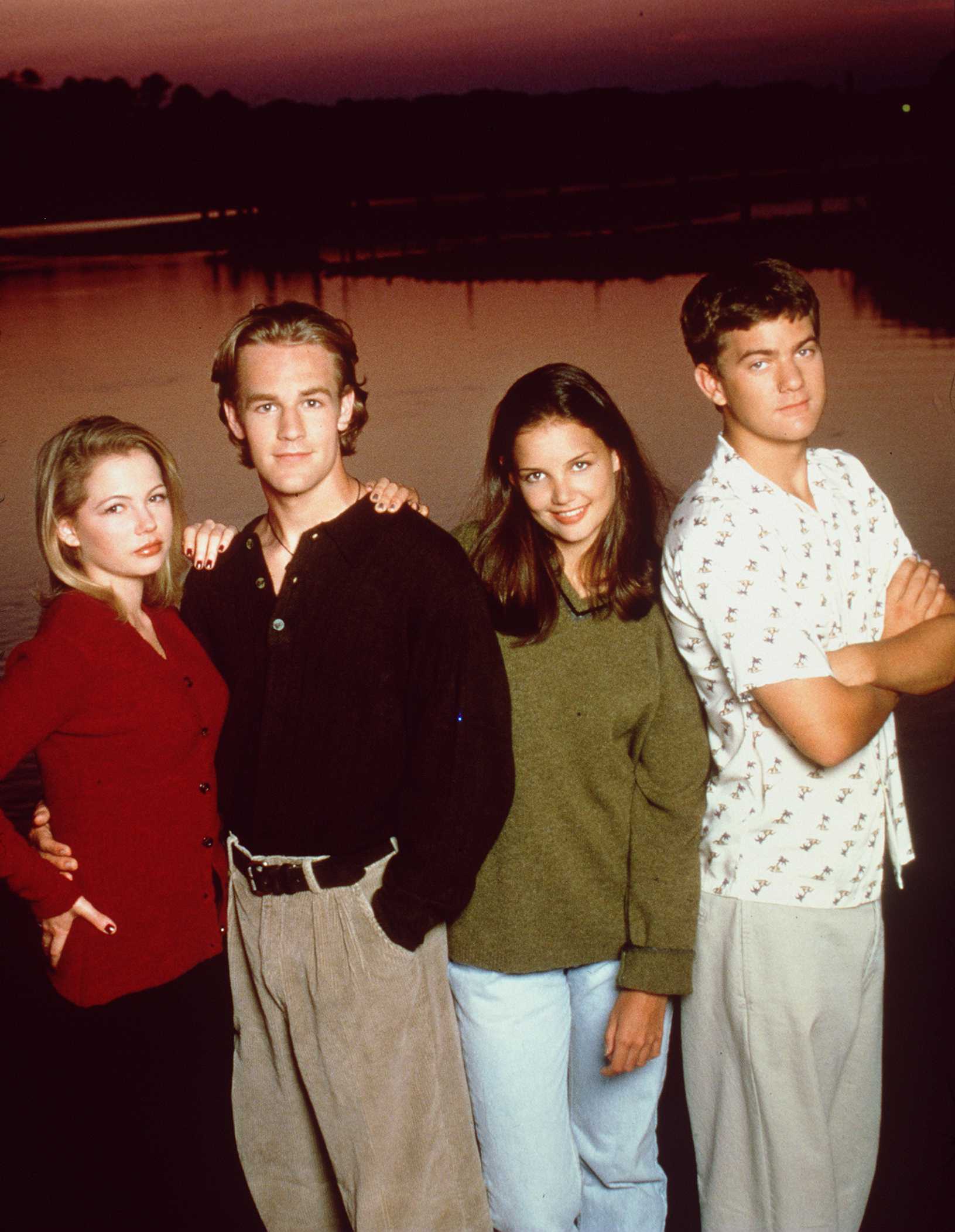 Still of James Van Der Beek, Katie Holmes, Joshua Jackson and Michelle Williams in Dawson's Creek (1998)