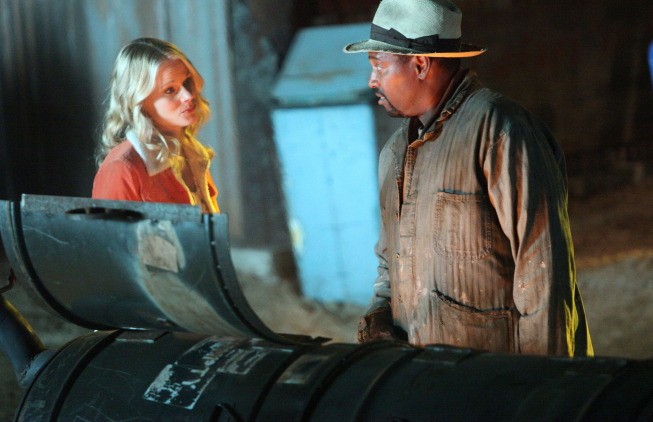 Still of Joelle Carter and Mykelti Williamson in Justified (2010)
