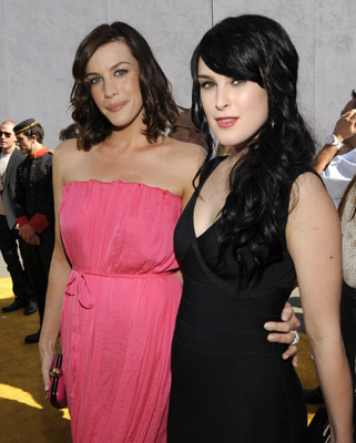 Liv Tyler and Rumer Willis at event of 2008 MTV Movie Awards (2008)
