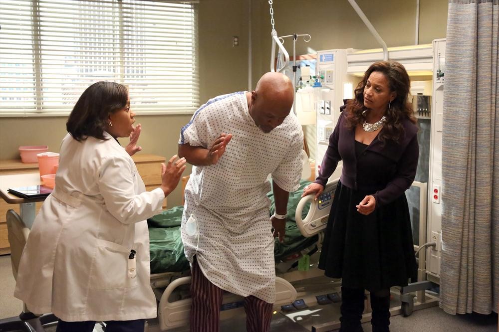 Still of Debbie Allen, Chandra Wilson and James Pickens in Grei anatomija (2005)