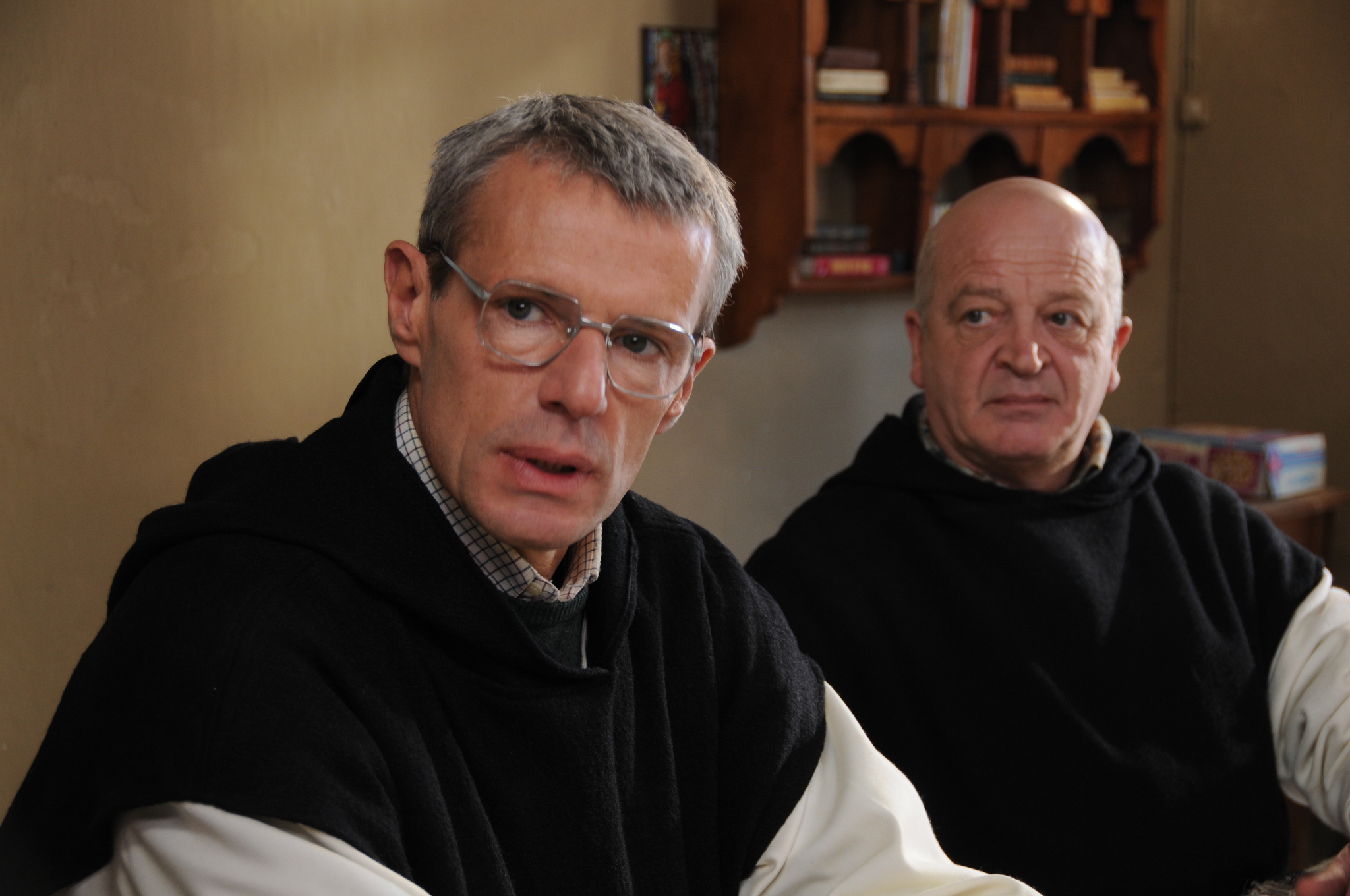 Still of Jean-Marie Frin and Lambert Wilson in Des hommes et des dieux (2010)