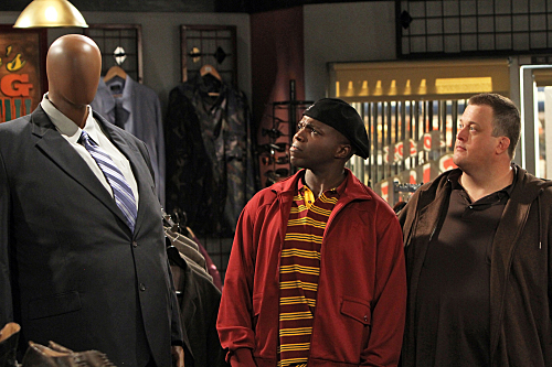 Still of Reno Wilson and Billy Gardell in Mike & Molly (2010)