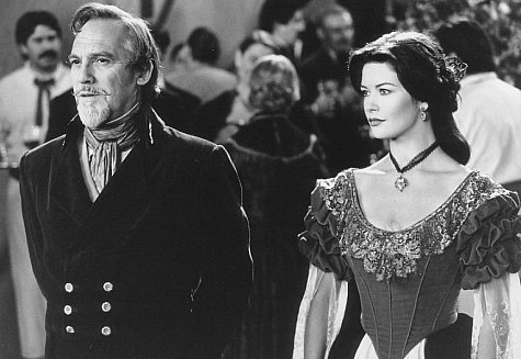 Still of Catherine Zeta-Jones and Stuart Wilson in Zoro kauke (1998)