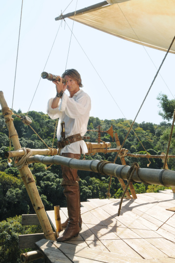 Still of Philip Winchester in Crusoe (2008)