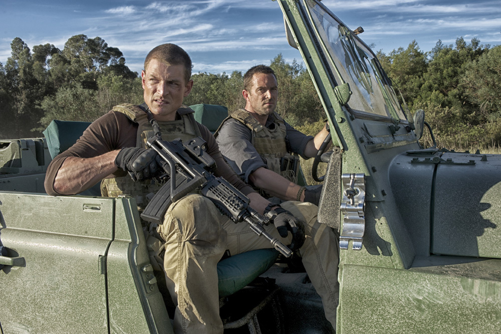 Still of Sullivan Stapleton and Philip Winchester in Strike Back (2010)