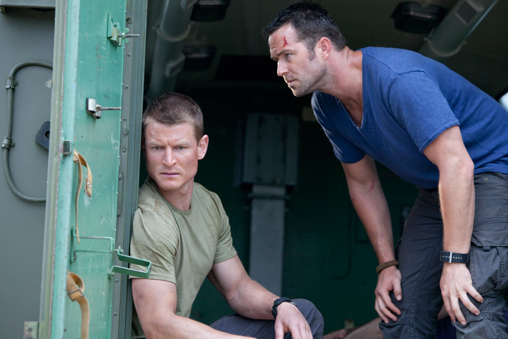 Still of Sullivan Stapleton and Philip Winchester in Strike Back (2010)