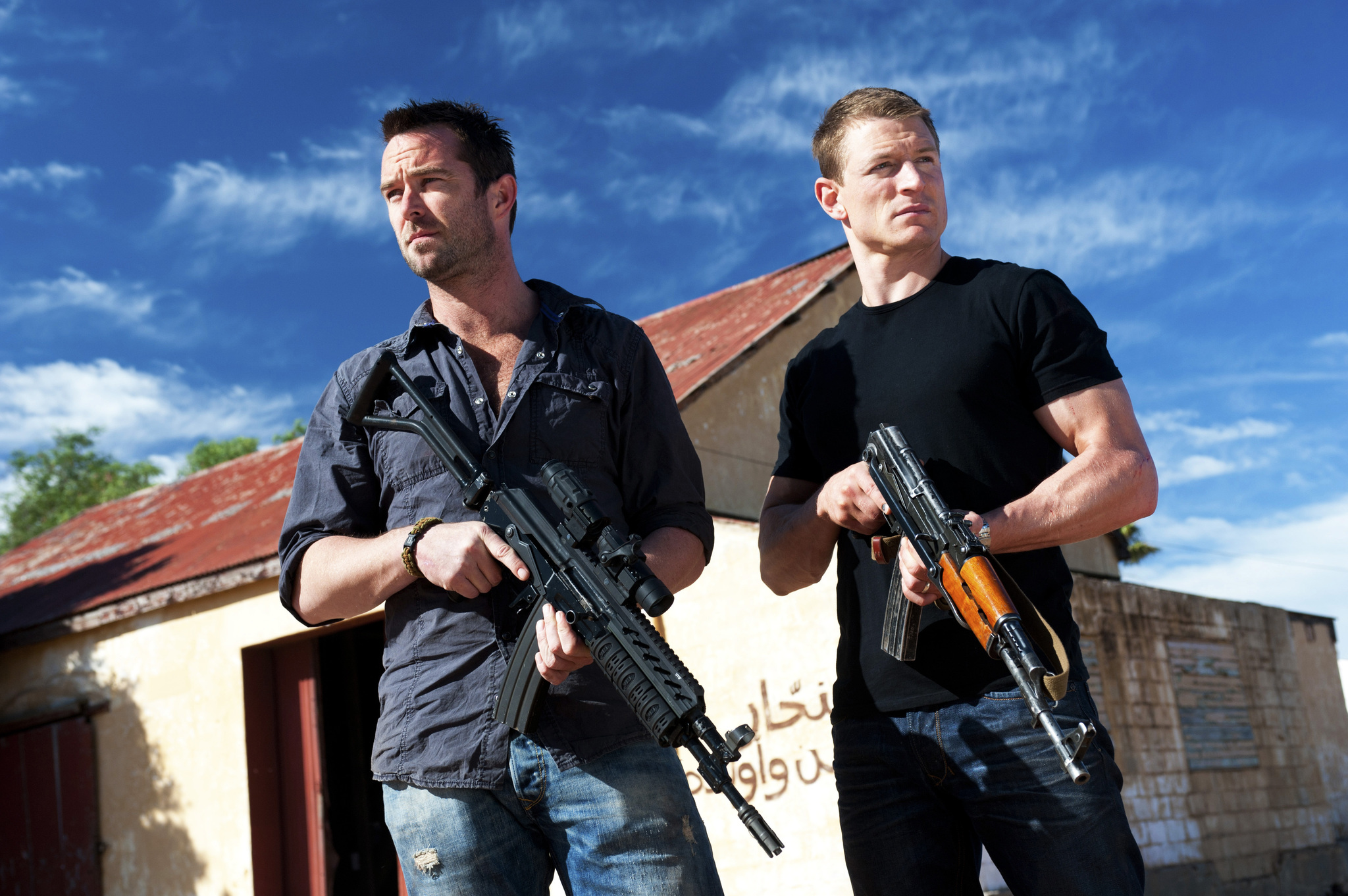 Still of Sullivan Stapleton and Philip Winchester in Strike Back (2010)