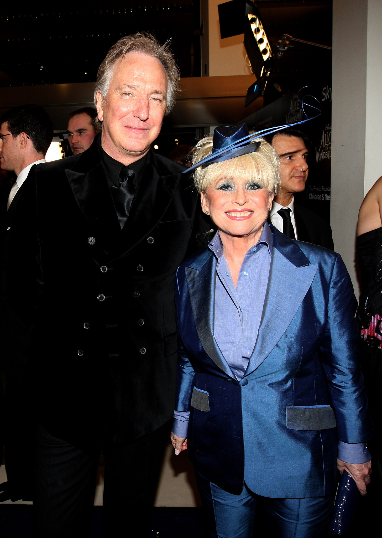 Alan Rickman and Barbara Windsor at event of Alisa stebuklu salyje (2010)