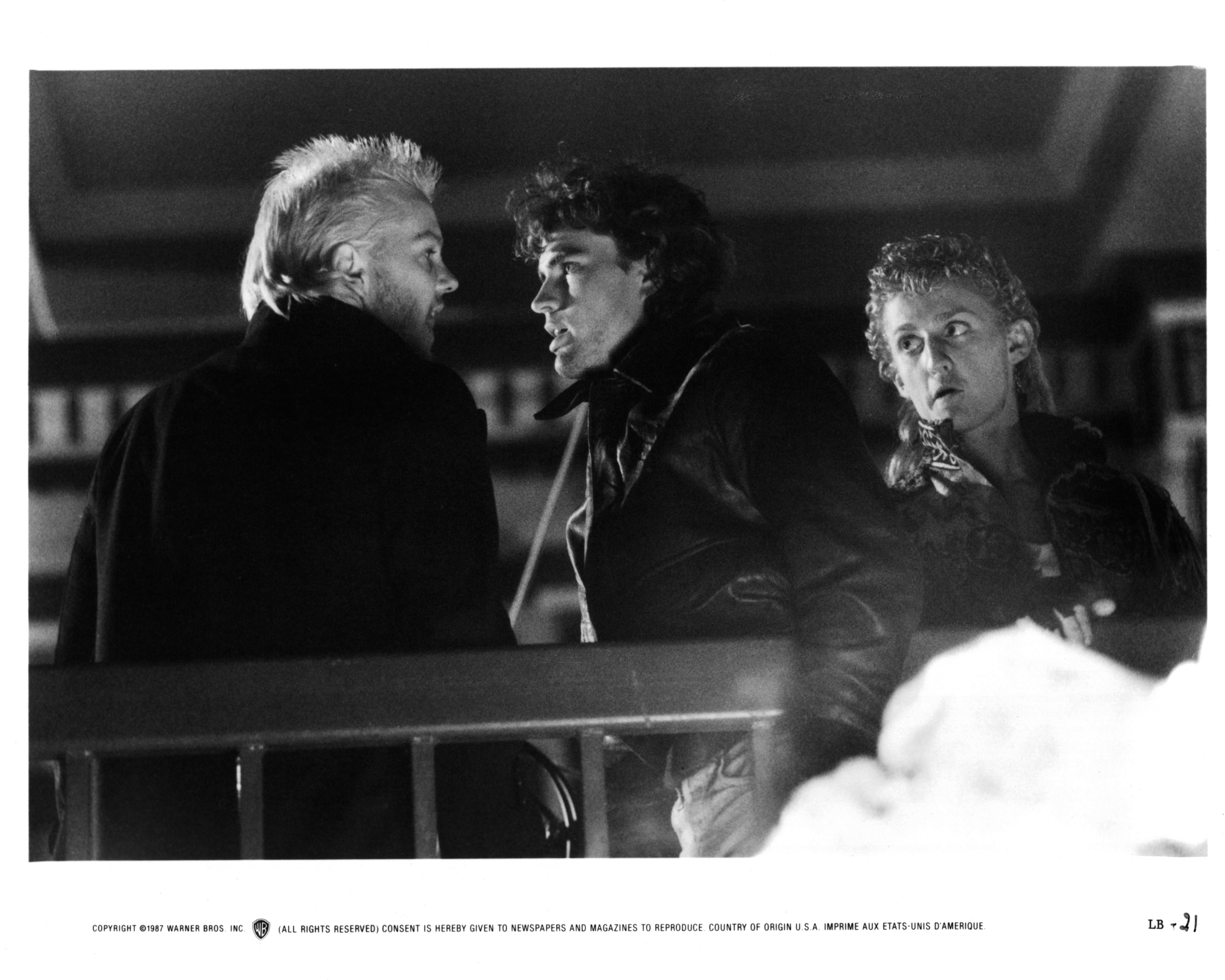 Still of Jason Patric, Kiefer Sutherland and Alex Winter in The Lost Boys (1987)