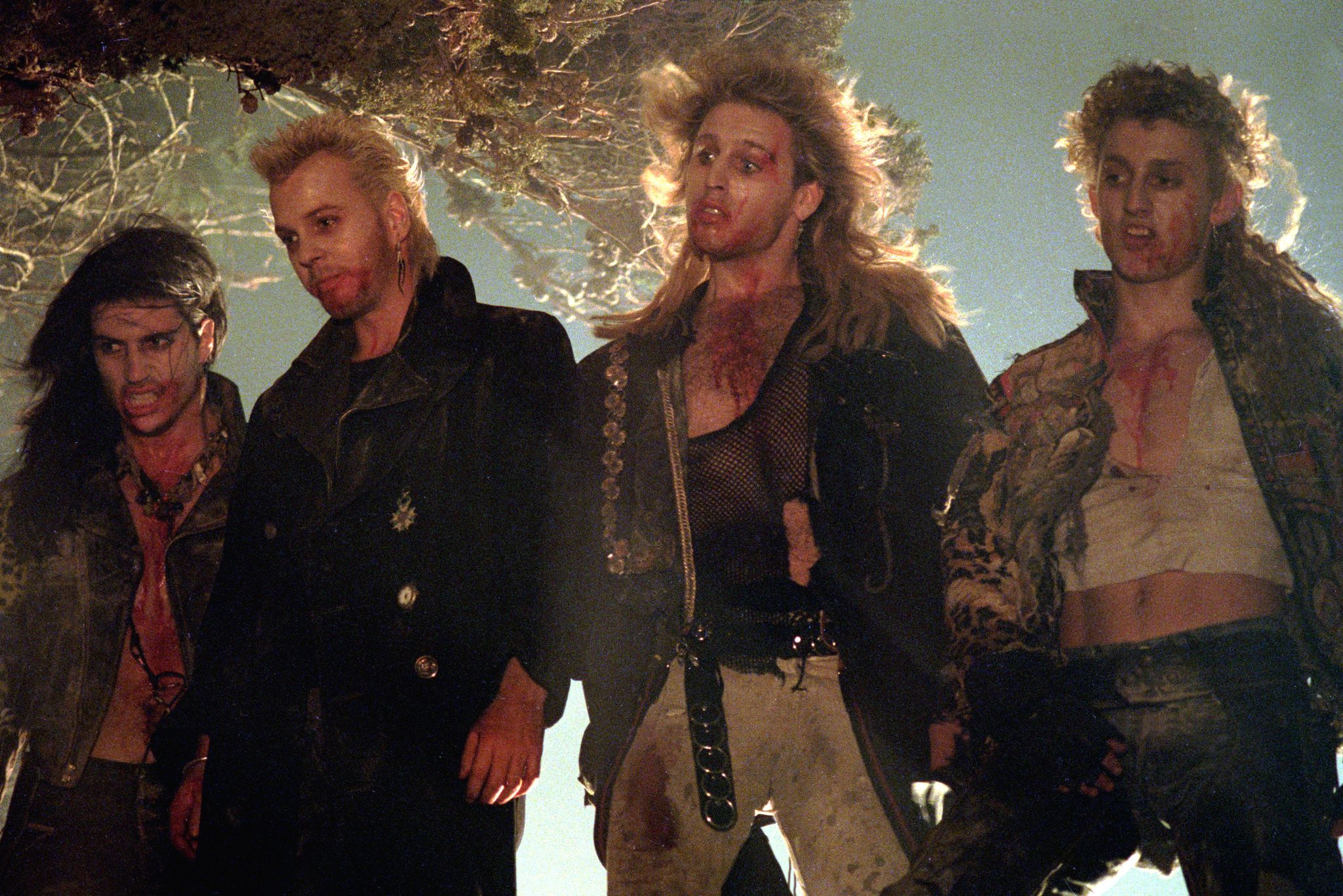 Still of Kiefer Sutherland, Brooke McCarter, Alex Winter and Billy Wirth in The Lost Boys (1987)