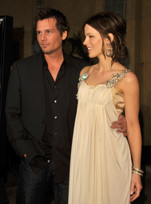 Kate Beckinsale and Len Wiseman at event of Snow Angels (2007)