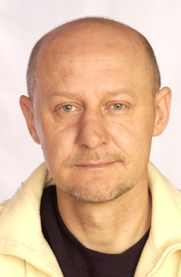 Tomasz Wiszniewski at event of Where Eskimos Live (2002)