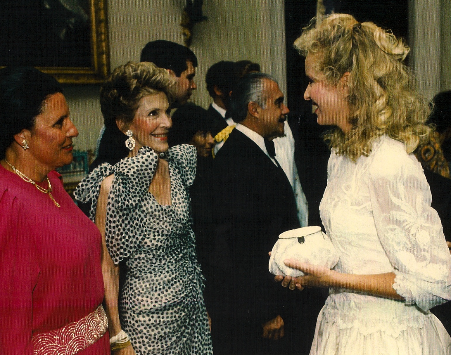 White House Dinner/Mrs. Sarney/Mrs Reagan