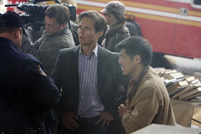Still of Scott Wolf and Nelson Wong in V (2009)