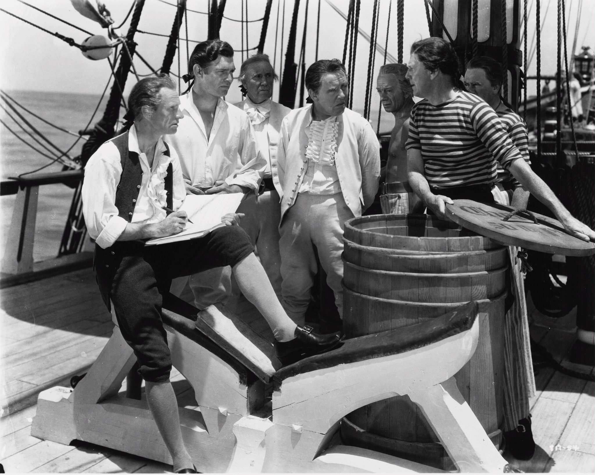 Still of Clark Gable, Charles Laughton and Ian Wolfe in Mutiny on the Bounty (1935)