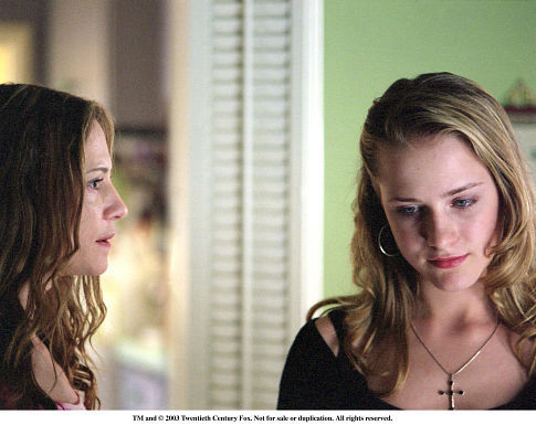 Still of Holly Hunter and Evan Rachel Wood in Thirteen (2003)
