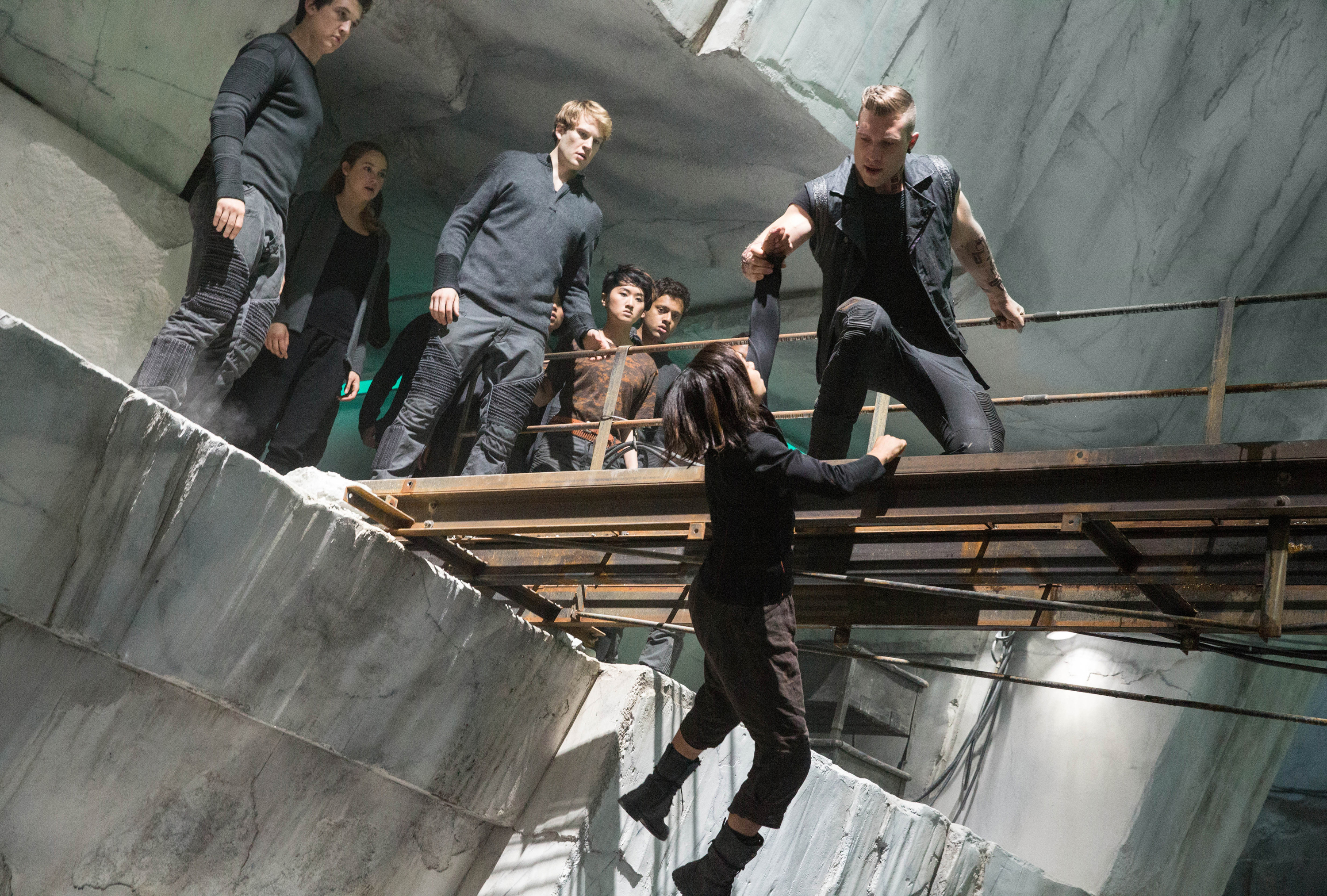 Still of Shailene Woodley, Miles Teller and Jai Courtney in Divergente (2014)