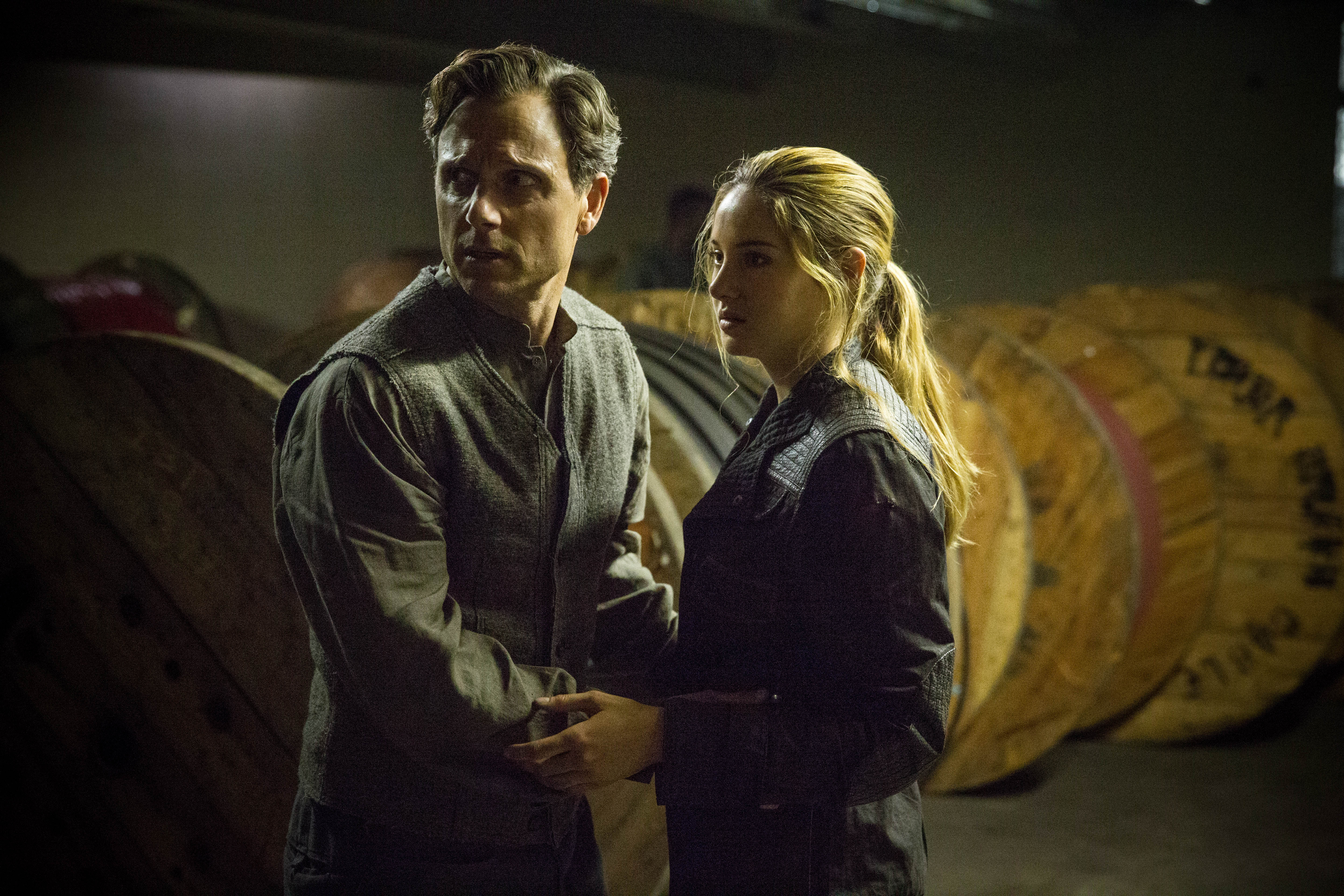 Still of Tony Goldwyn and Shailene Woodley in Divergente (2014)