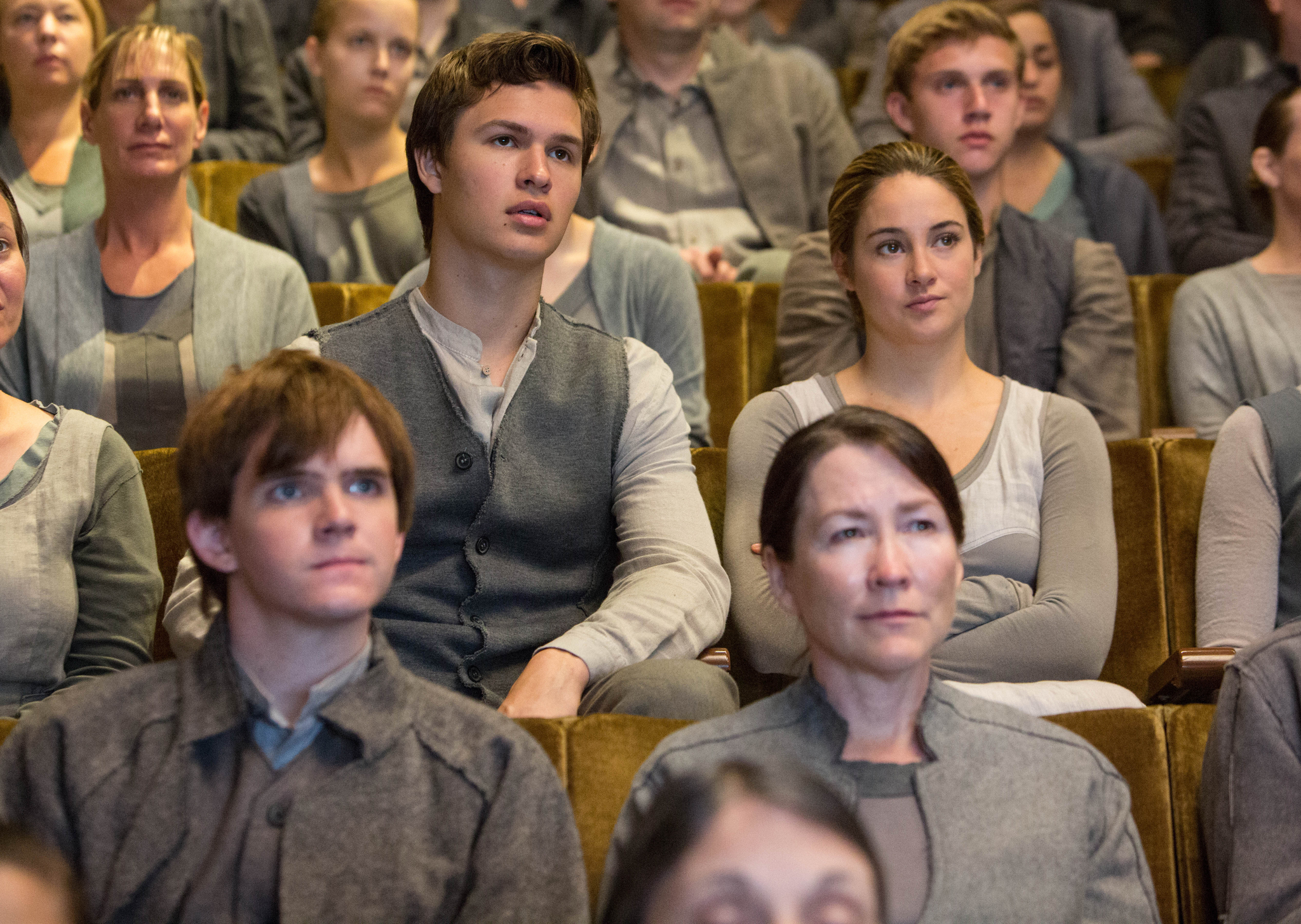 Still of Shailene Woodley and Ansel Elgort in Divergente (2014)