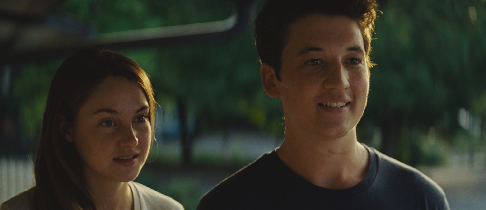 Still of Shailene Woodley and Miles Teller in The Spectacular Now (2013)