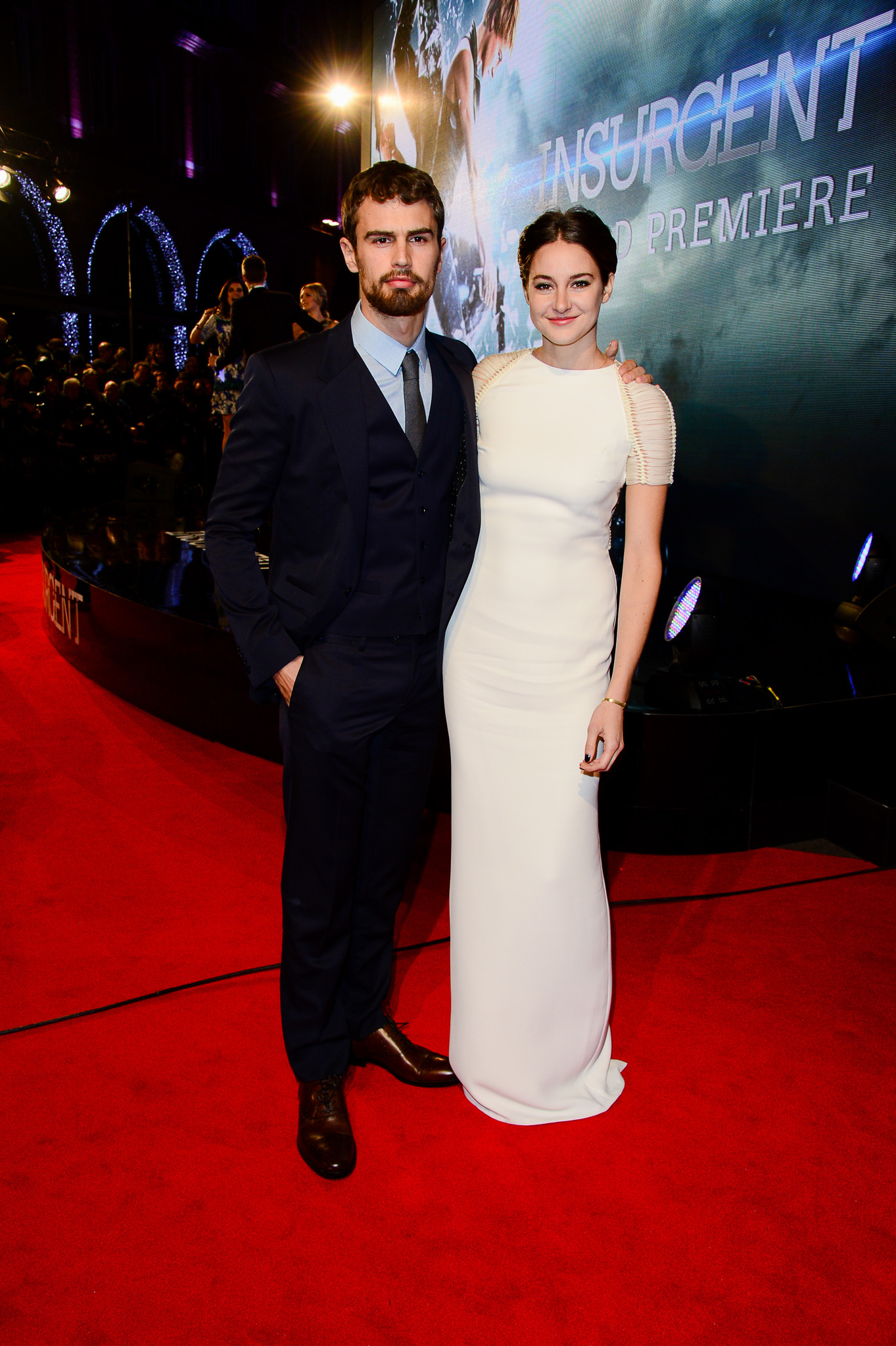 Shailene Woodley and Theo James at event of Insurgente (2015)