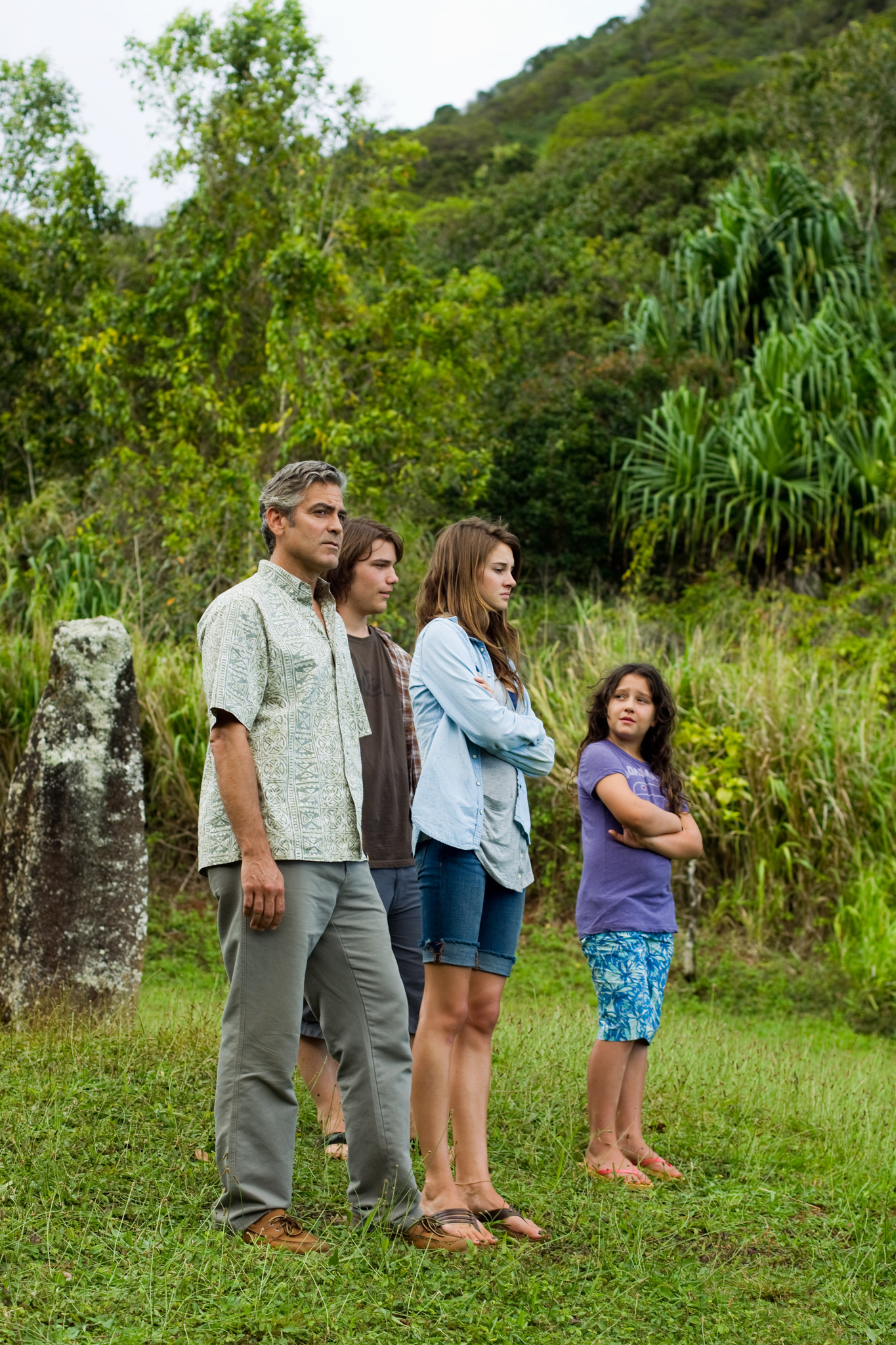 Still of George Clooney, Shailene Woodley, Nick Krause and Amara Miller in Paveldetojai (2011)