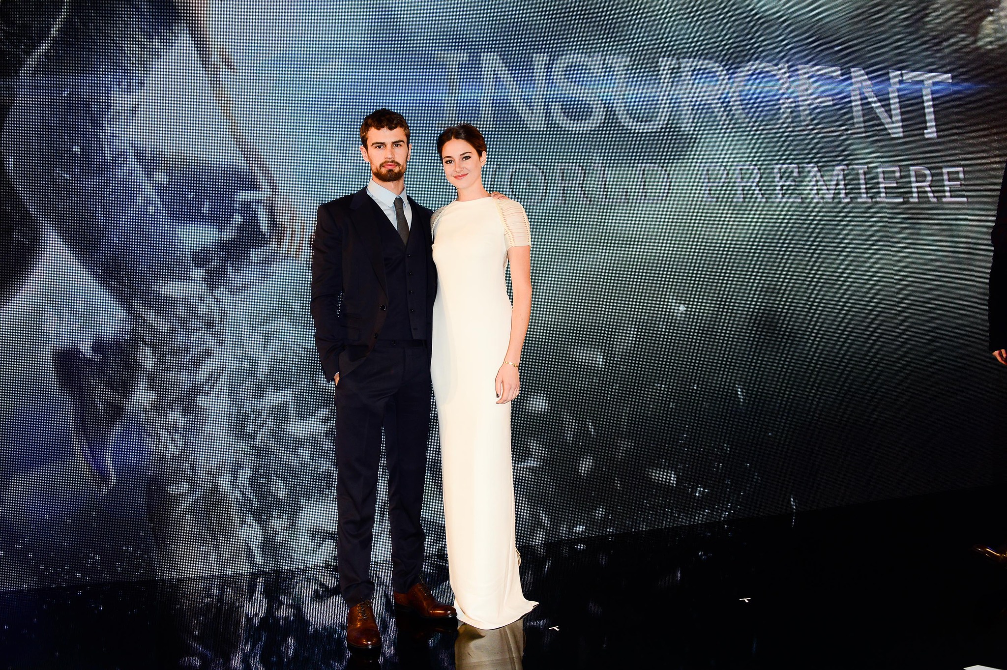 Shailene Woodley and Theo James at event of Insurgente (2015)