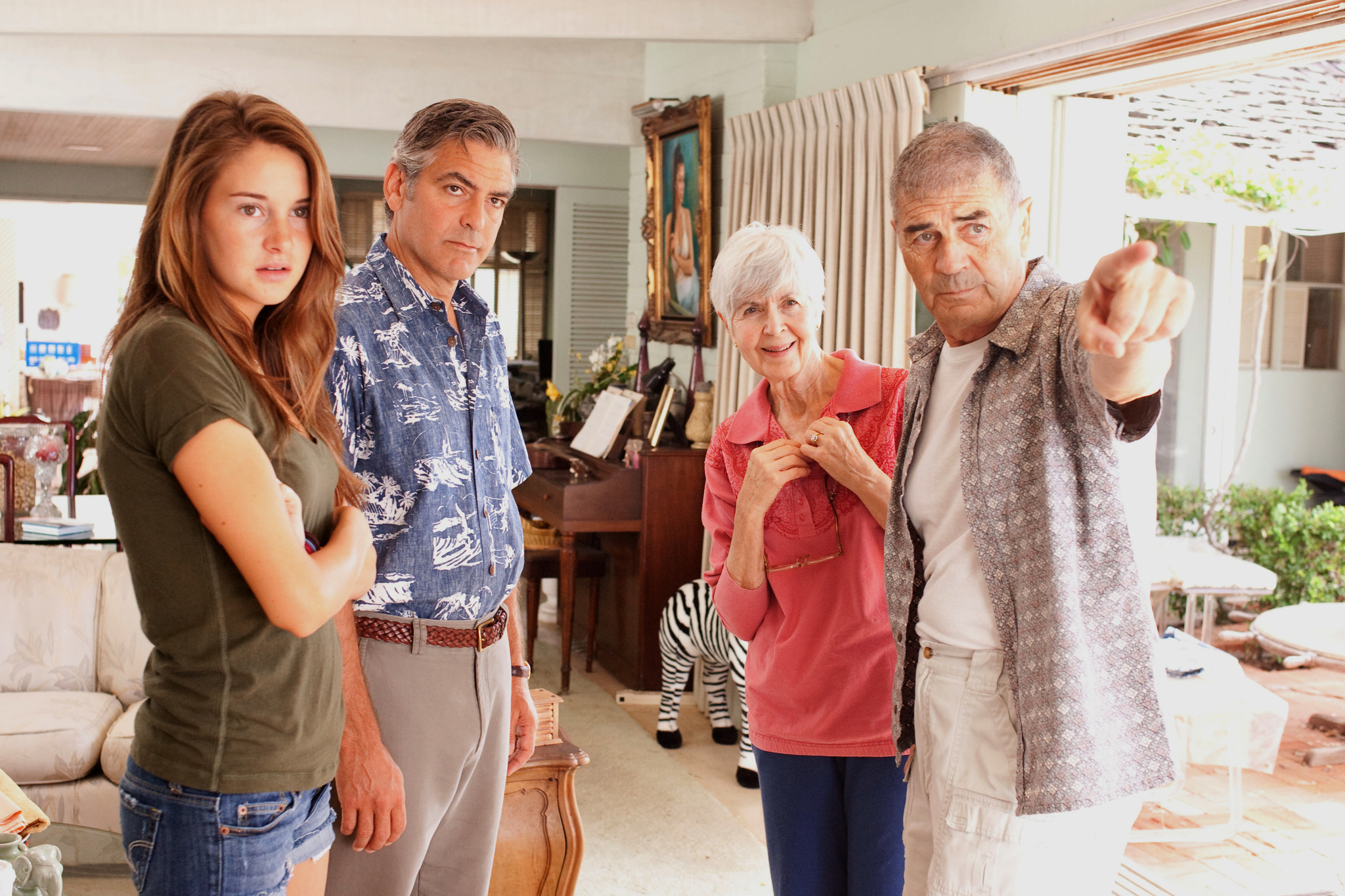 Still of George Clooney, Robert Forster, Shailene Woodley and Barbara L. Southern in Paveldetojai (2011)