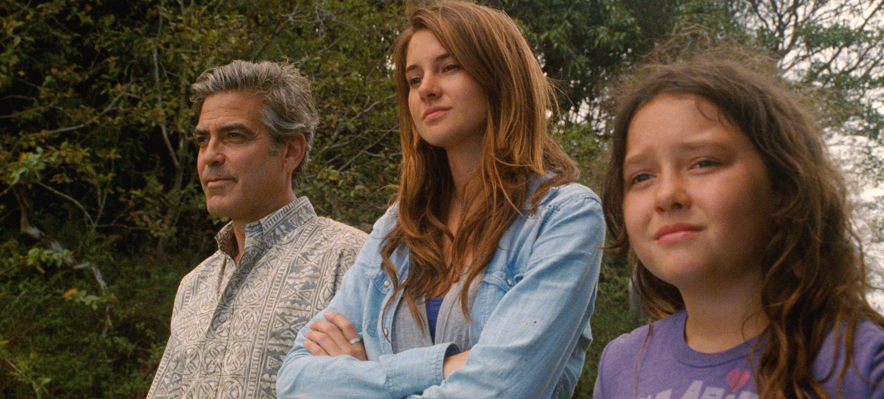 Still of George Clooney, Shailene Woodley and Amara Miller in Paveldetojai (2011)