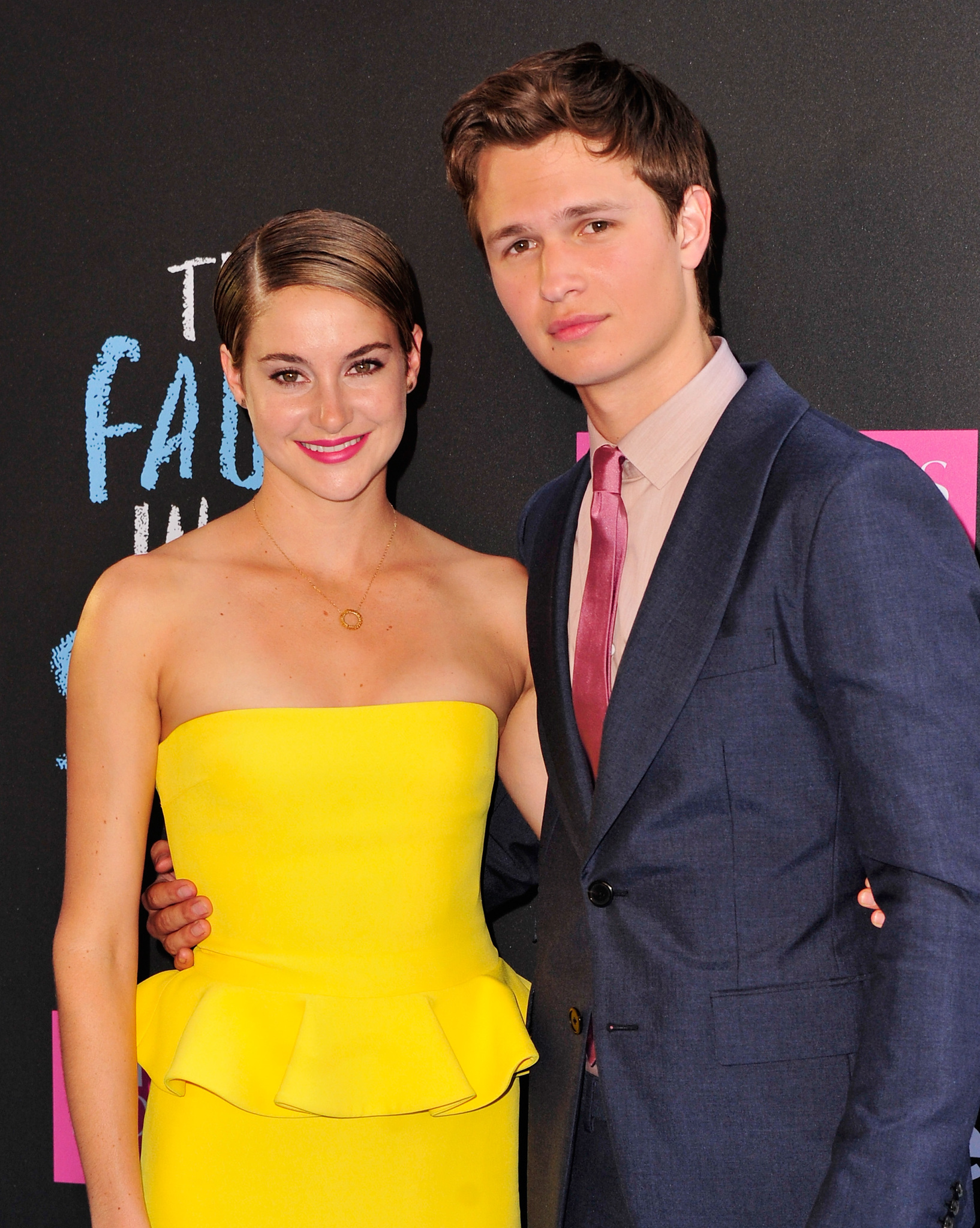 Shailene Woodley and Ansel Elgort at event of Del musu likimo ir zvaigzdes kaltos (2014)