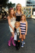The Lind girls with Mom, Barbara Alyn Woods at the Power of Youth fundraiser
