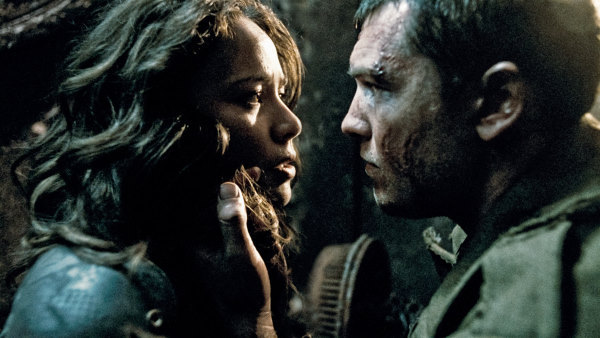 Still of Sam Worthington and Moon Bloodgood in Terminator Salvation (2009)