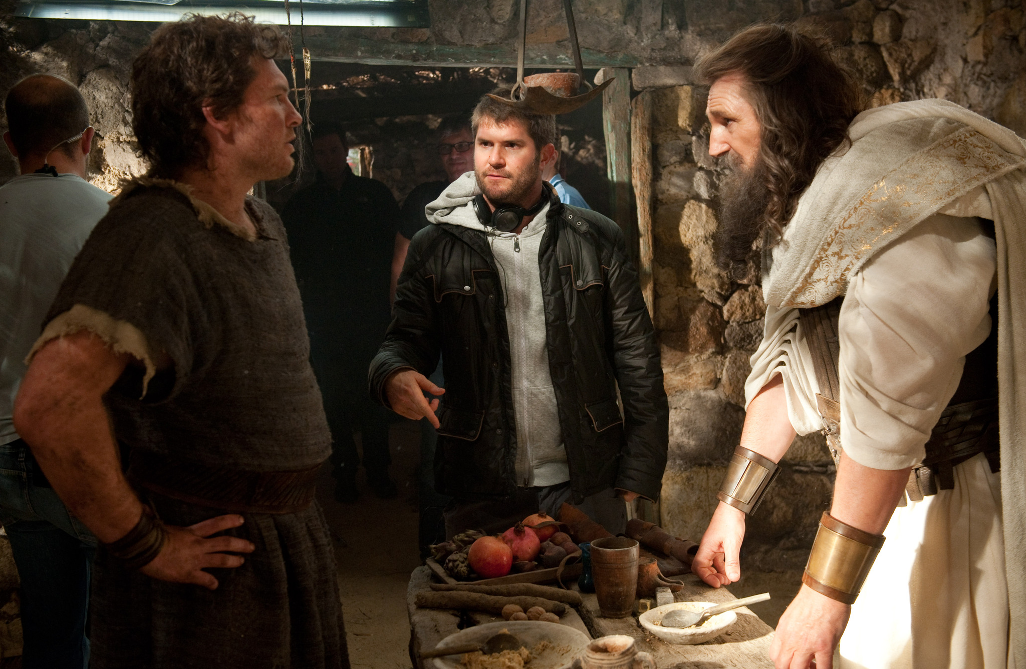 Still of Liam Neeson, Jonathan Liebesman and Sam Worthington in Titanu inirsis (2012)