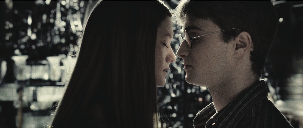 Still of Daniel Radcliffe and Bonnie Wright in Haris Poteris ir netikras princas (2009)