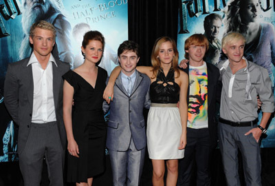 Tom Felton, Rupert Grint, Daniel Radcliffe, Emma Watson, Bonnie Wright and Freddie Stroma at event of Haris Poteris ir netikras princas (2009)